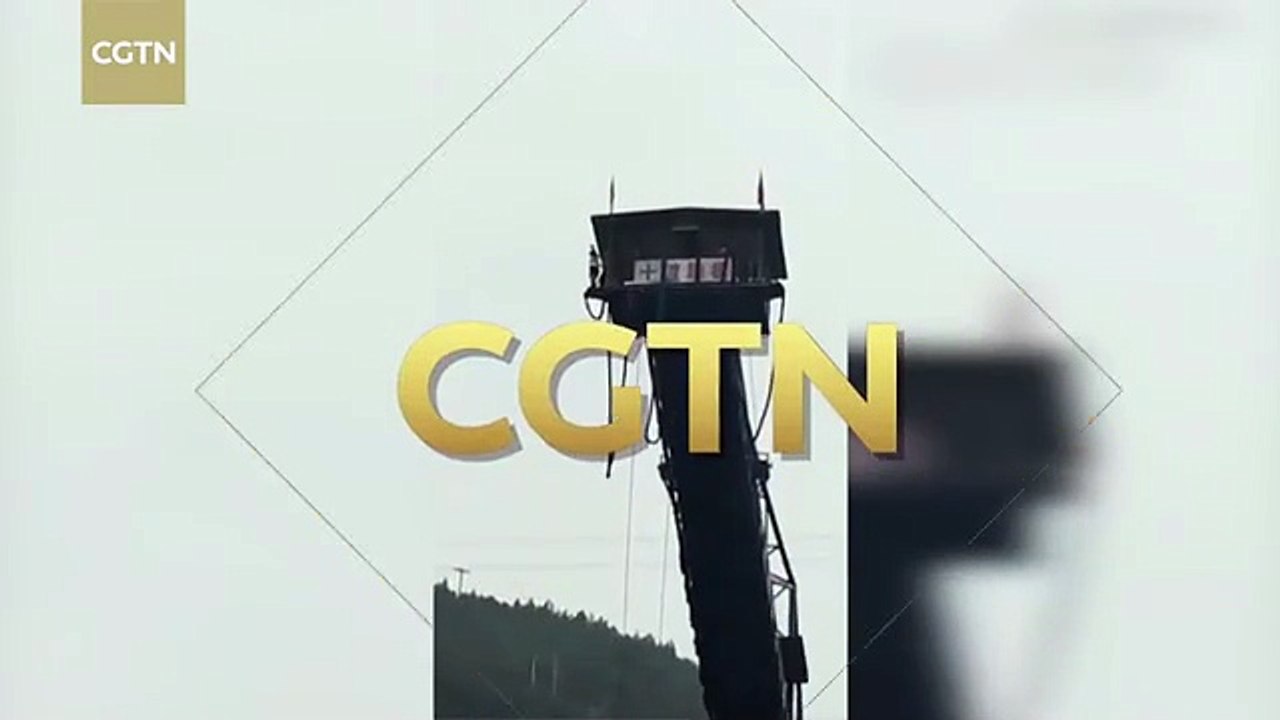 تنجو من الموت بأعجوبة بعد سقوطها من ارتفاع 21 مترًا .. فيديو