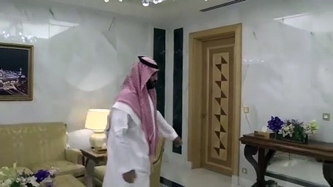 بالفيديو .. الأمير محمد بن نايف يهنئ الأمير محمد بن سلمان