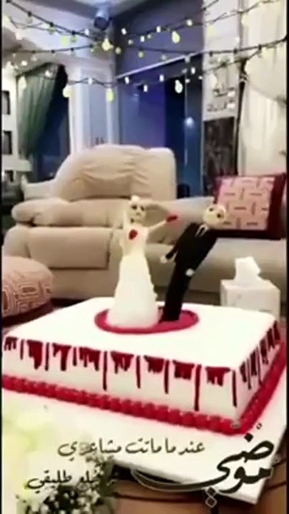 فيديو .. سيدة خليجية تحتفل بطلاقها في حفل كبير