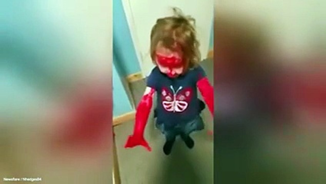 شاهد هذه الطفلة التي أرادت أن تشبه بطلها المفضل الرجل العنكبوت .. فماذا فعلت