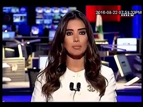 بالفيديو: مذيعة لبنانية تتعرض لموقف حرج على الهواء ... اليكم التفاصيل