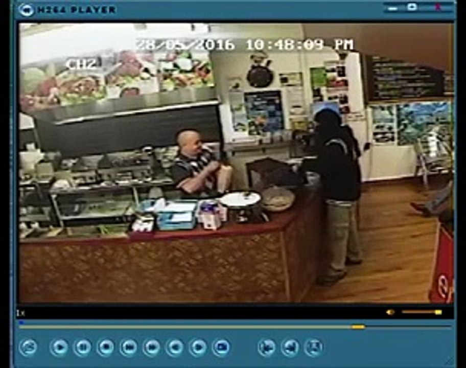 بالفيديو .. شاهد كيف تحول هذا البائع العربي إلى واحد من أشهر الأشخاص في نيوزلاندا