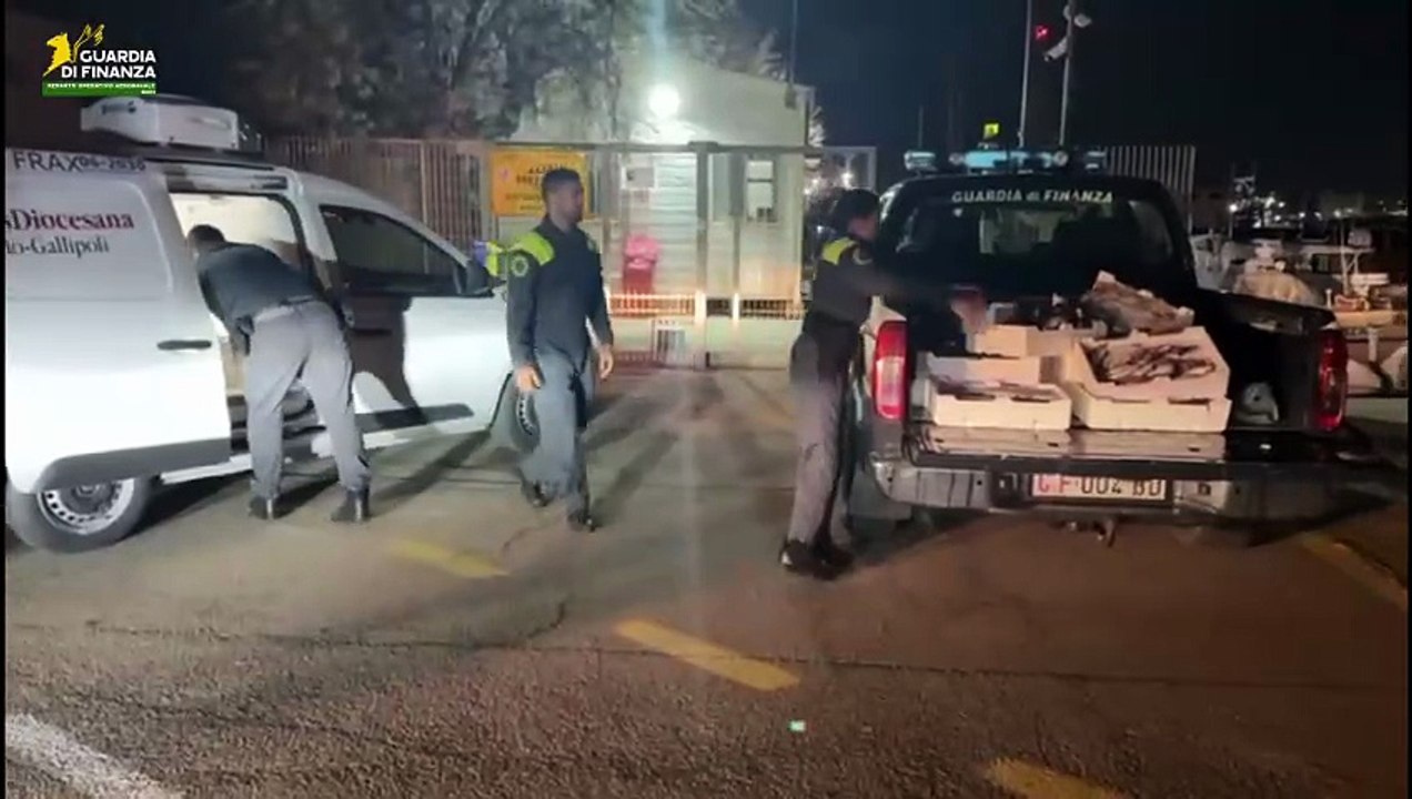 Gallipoli, pesca illegale, blitz della GdF: sequestrato un quintale di pesce e donato ai poveri