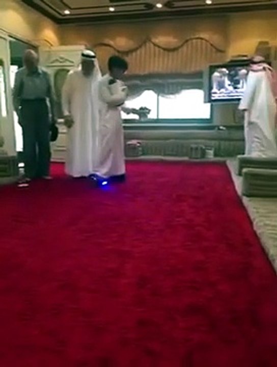 بالفيديو... طريقة جديدة لصب القهوة في الخليج