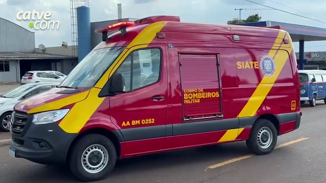 Motociclista de 60 anos sofre fratura exposta em acidente entre carro e moto em Cascavel