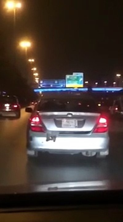 بالفيديو: فضيحة على طرقات الرياض