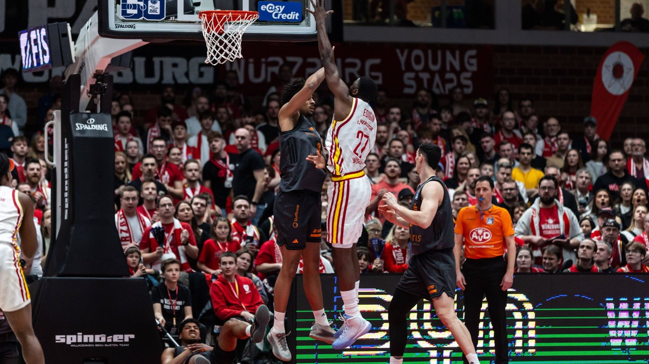 Air Canada! Muenkat dunkt Würzburg zum nächsten Sieg