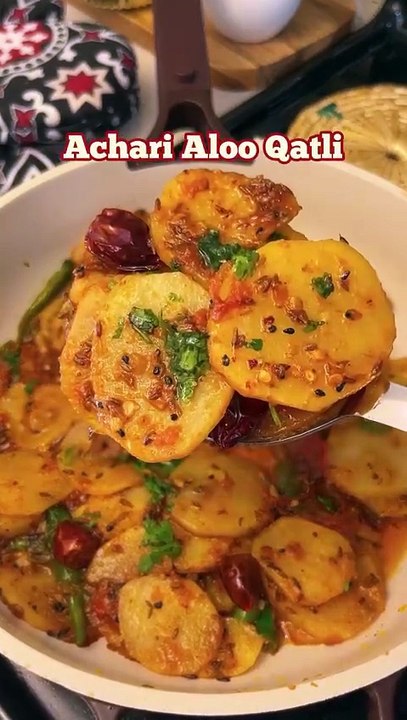 अचारी आलू की सब्जी | ढाबा स्टाइल चटपटी अचारी आलू रेसिपी | Achari Aloo Recipe