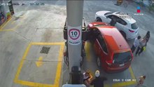 ¡En 30 segundos! Así asaltaron a una familia dentro de una gasolinera en Veracruz