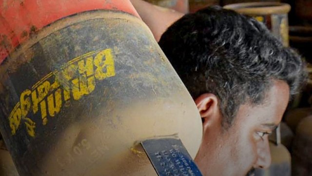 LPG Price Hike: क्यों बढ़े गैस सिलेंडर के दाम, आगे और बढ़ेंगे?