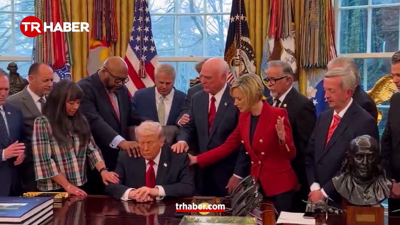ABD'nin işi papazlara kaldı! Beyaz Saray'da Trump için dua ettiler