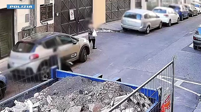 Il video della violenta rapina ai danni di un’anziana: arrestato un 47enne di Catania