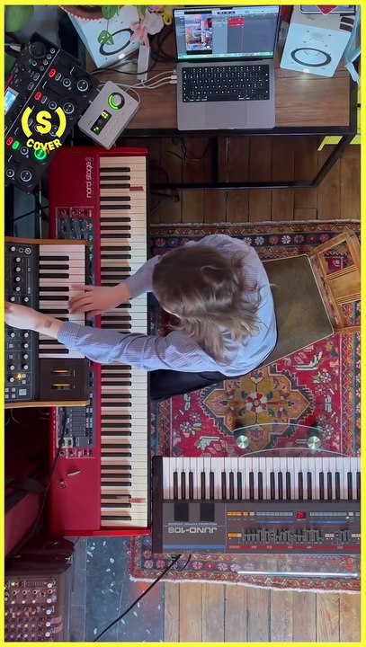 « Chihiro » de Billie Eilish, magnifiquement reprise au piano par @chloeantoniotti. Un moment suspendu, tout en douceur et en émotion, où chaque note nous emporte et nous envoûte ✨ Son EP « Mana » est disponible sur toutes les plateformes. Allez l’écout