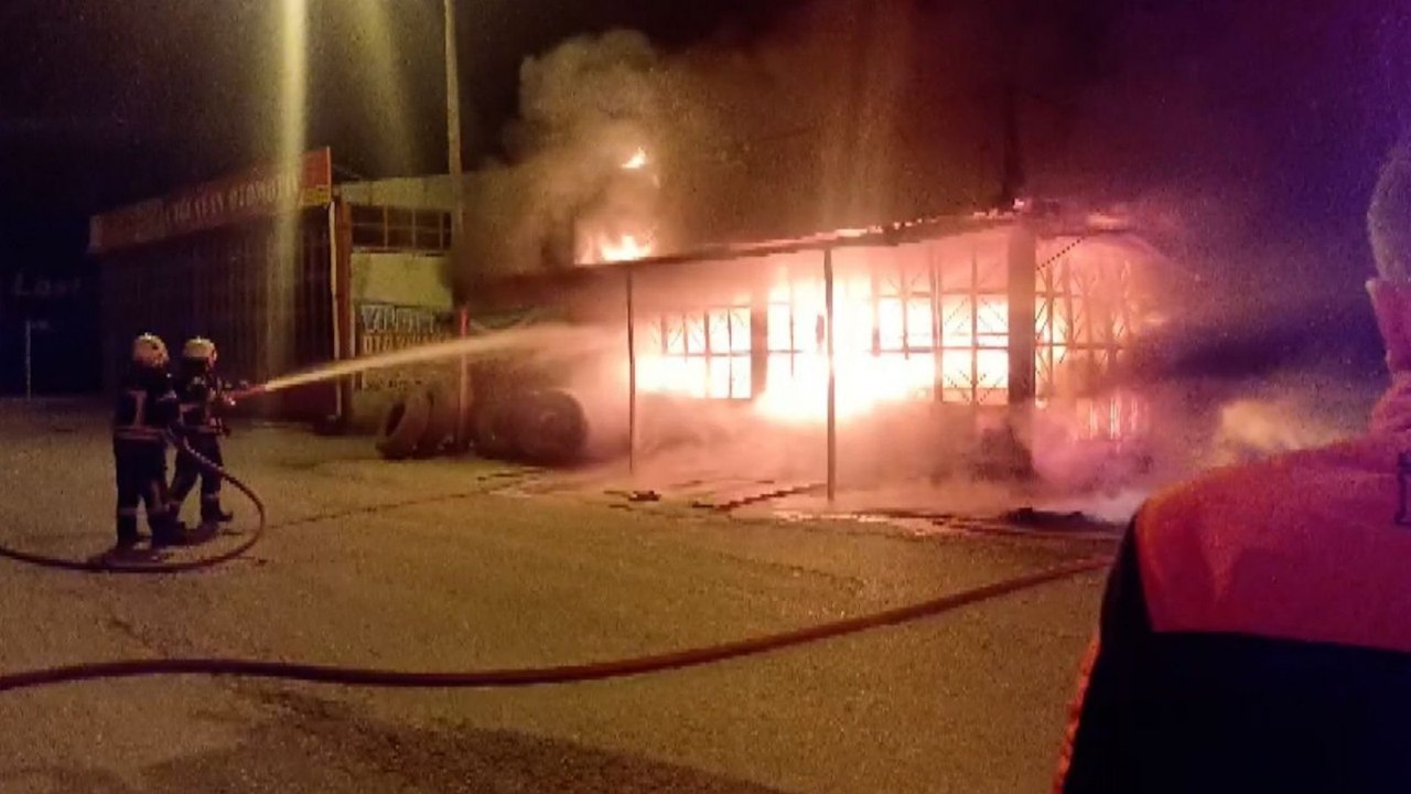 Çorum’da sanayi sitesindeki lastik dükkânında yangın