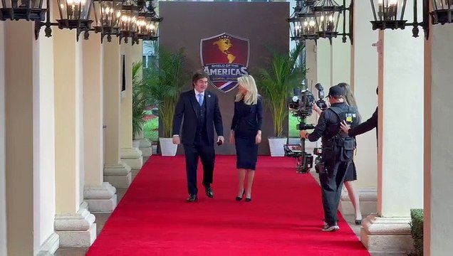 Milei llegó a la Cumbre “Escudos de las Américas” para reunirse con Trump