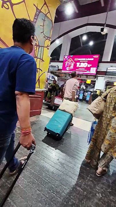 Walking Tour of 12267 Mumbai Central to Hapa Duronto Express | Full Train Tour