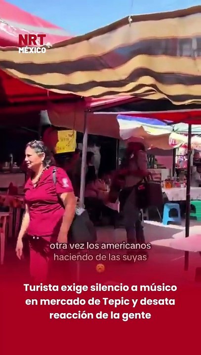 🎶😳 Un momento tenso se vivió en un mercado de Tepic cuando un turista estadounidense interrumpió a un músico que se encontraba cantando.