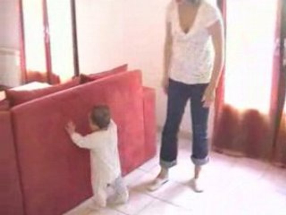 Yann_premiers_pas.avi