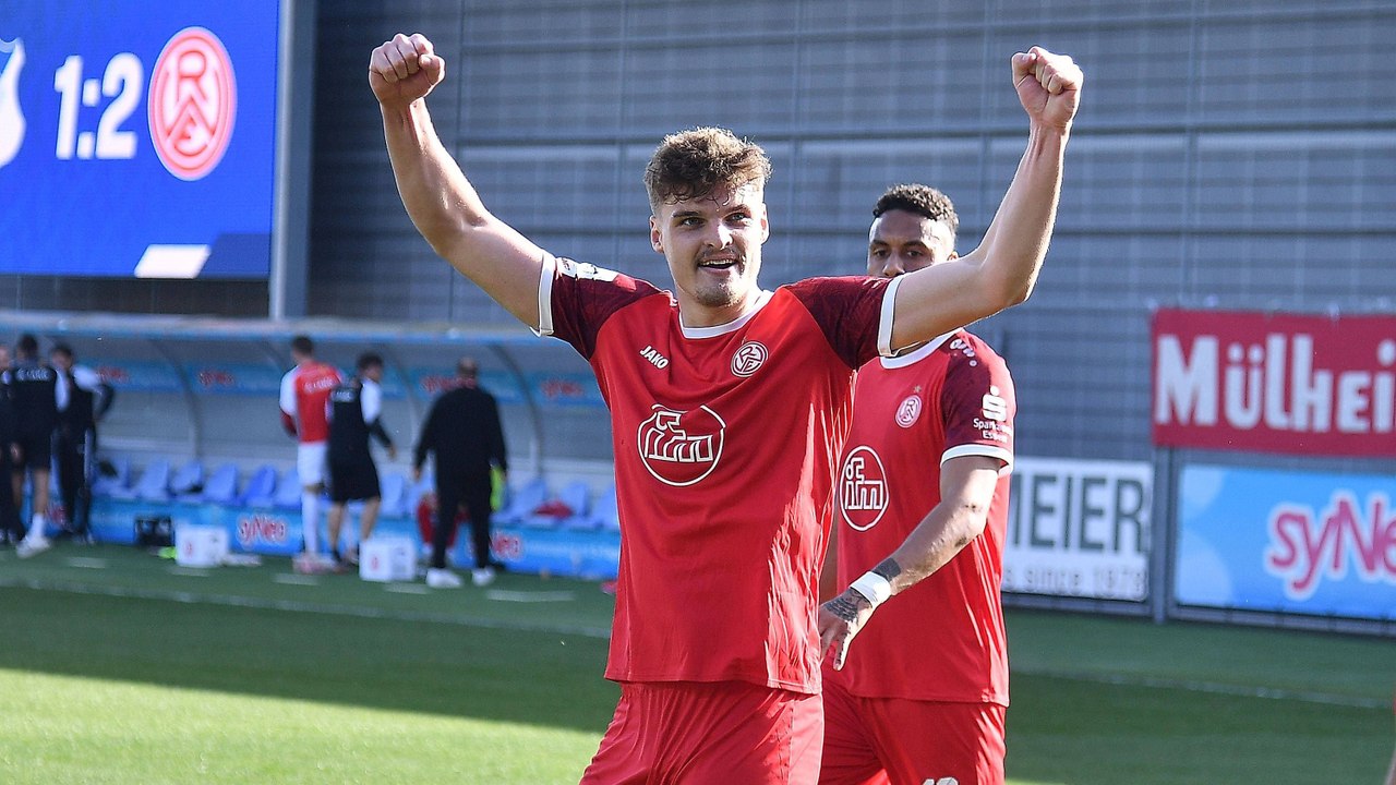 Janssen tunnelt Torwart und veredelt feinen Heber: Essen bleibt oben dran