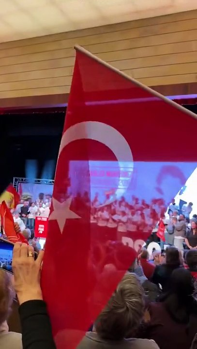 Sanchez'den Türk bayraklı paylaşım