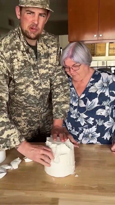Soldier returns home to surprise pregnancy news with his mother! SHARE THIS MOMENT🏻🙌🏻