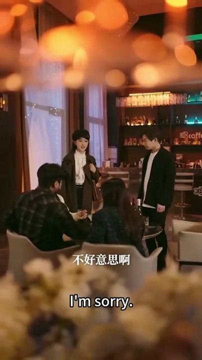 Knowing that he was the school grass that the whole school looked up to, she still held hands with him despite the rumors, but a misunderstanding caused the two to part ways, and they reunited after many years