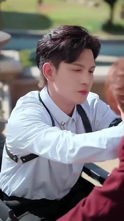 After the flash marriage of the abandoned daughter of a wealthy family, she gave Shen Zhizhou, who was crippled after the car accident, and everyone waited to see the joke, but he not only spoiled her, but also turned the entire Shen family into her backi