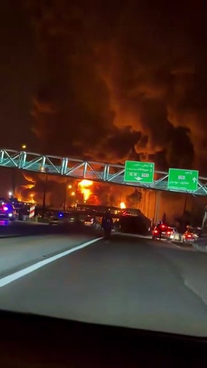 Tahran'da petrol deposu vuruldu