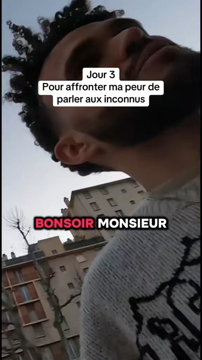 On dirait pas, mais c’est ultra difficile d’aller parler aux inconnus avec une caméra 📹