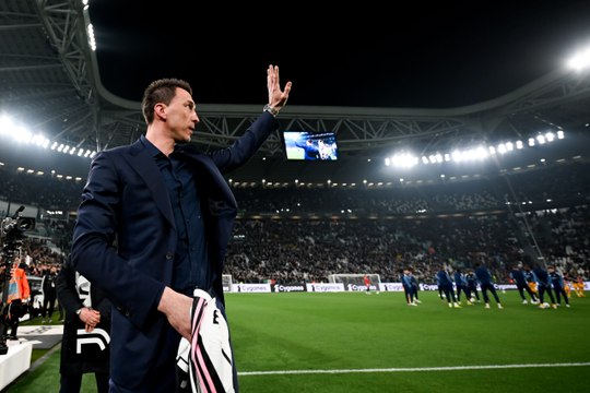 Juventus, Mario Mandzukic torna a Torino tra l'ovazione dei tifosi