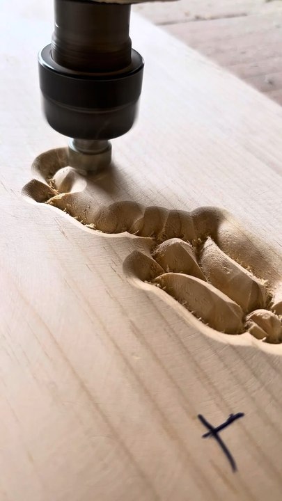 Vous recherchez une CNC machine pour le travail du bois ?Chez Services CNC, nous proposons des machines performantes comme la Ultimate Bee, Queen Bee Pro et Leads CNC, idéales pour le CNC woodworking.👉 Découvrez toutes les machines surservicescnc.com