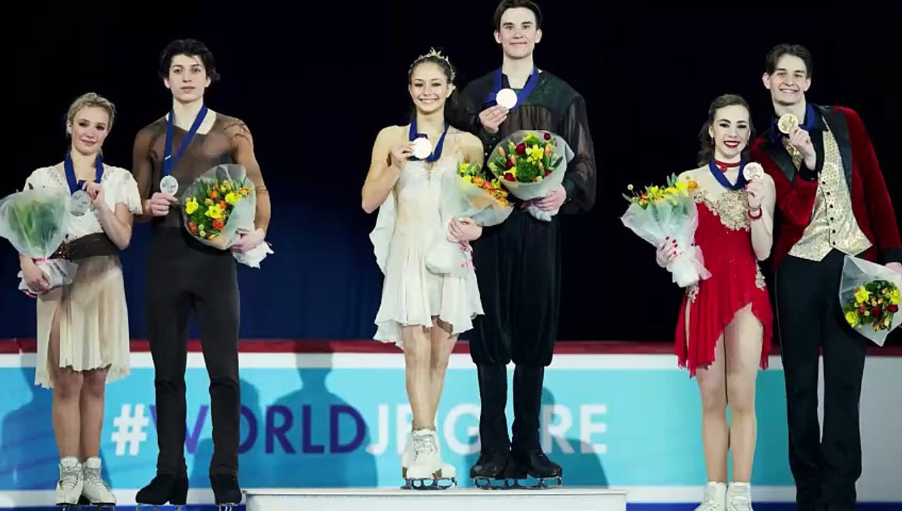 Ambre Perrier Gianesini et Samuel Blanc Klaperman offrent une médaille d'argent à la France - Patinage artistique - Juniors