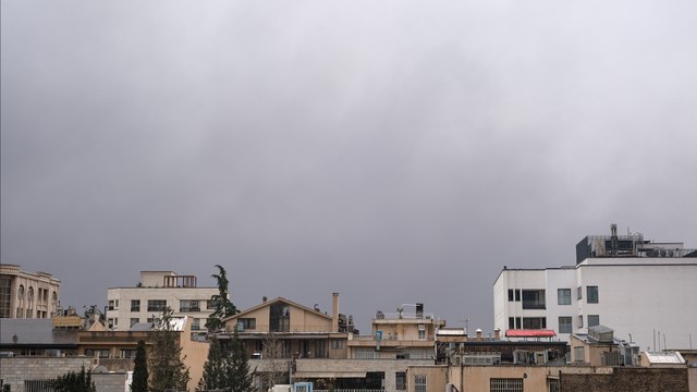 Los bombardeos de Israel a instalaciones petroleras de Teherán provocan nubes tóxicas