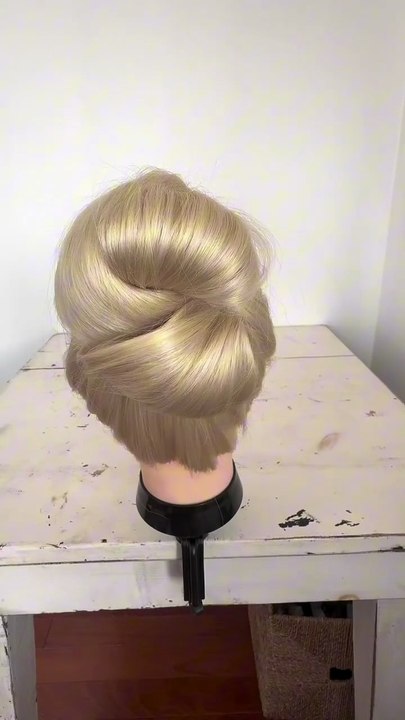 Easy Bun Hairstyle for Everyday Look