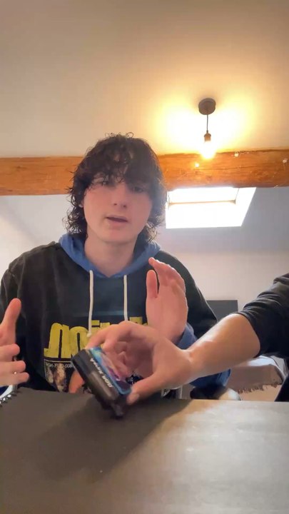 J’ai les cheveux en pétard après la douche calculez pas
