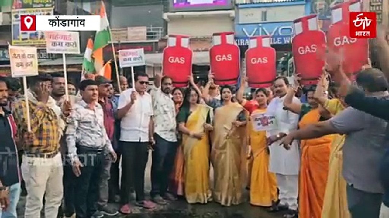 गैस सिलेंडर के दाम बढ़े, कांग्रेस ने कवर्धा में पकोड़े तले, कहा-महिला दिवस पर ऐसा तोहफा, कोंडागांव में भी पुतला दहन