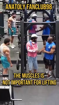 My mom told me muscle is not important for lifting 🤭#anatoly #fitness #gym