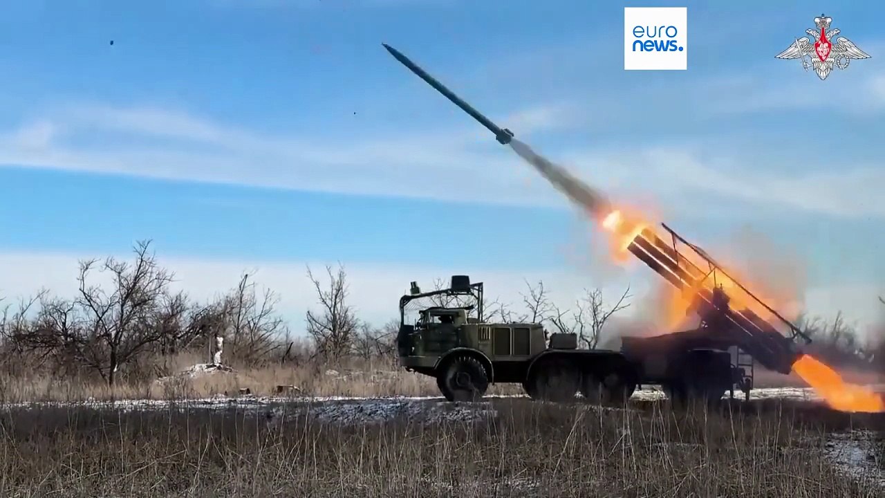 Россия выпустила шквал ракет по Украине, порази...