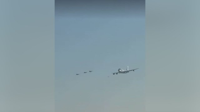 Captan todo el despliegue del Air Force One en el aire: patrulla, seguridad y aviones EEUU