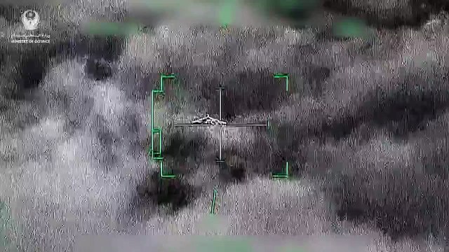 Emirati Arabi, elicotteri per fermare i droni iraniani: Obiettivo distrutto - Video