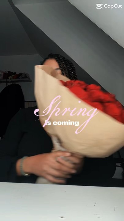 Le printemps arrive bientôt. Demandes leur des fleurs