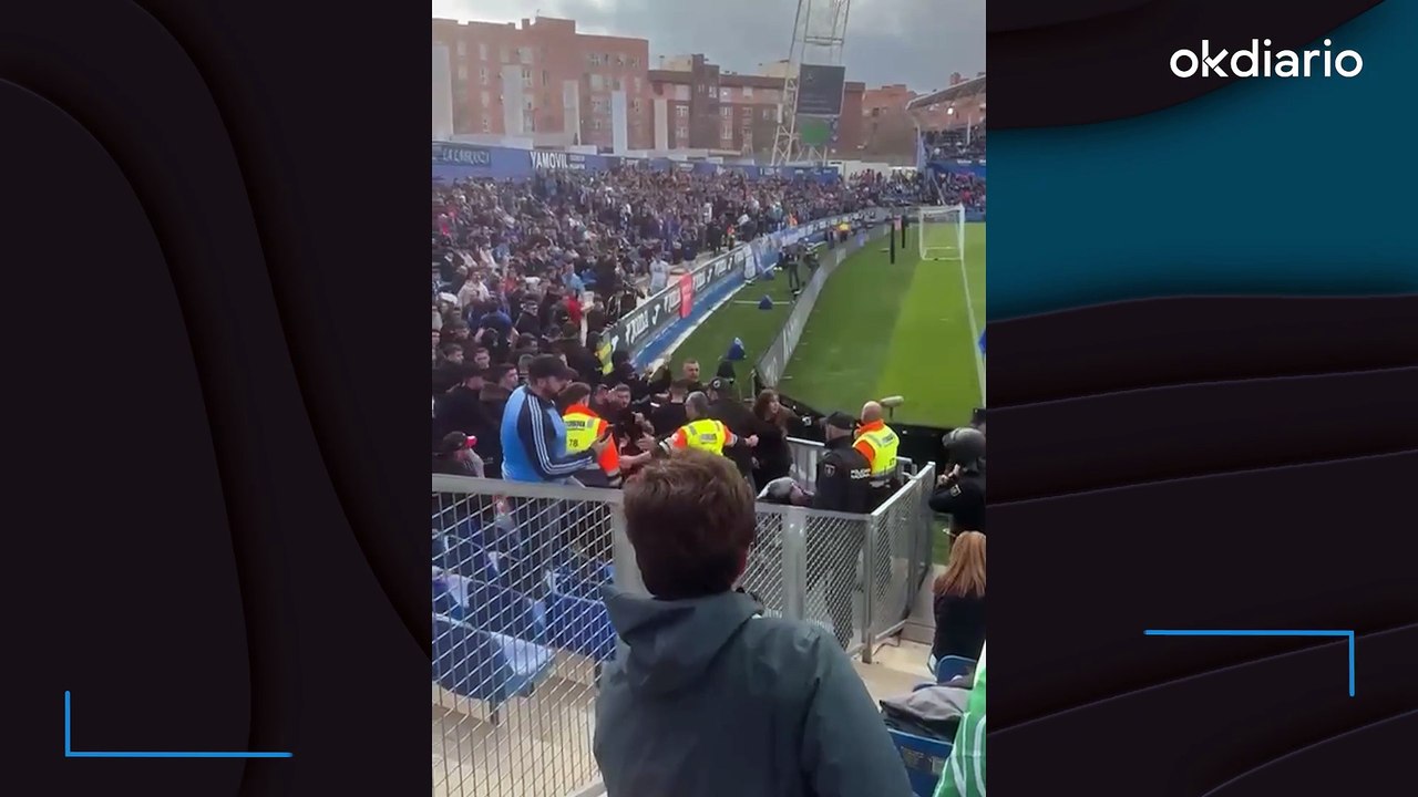Pelea entre ultras: El Getafe-Betis se detiene por una reyerta en la que intervino la Policía