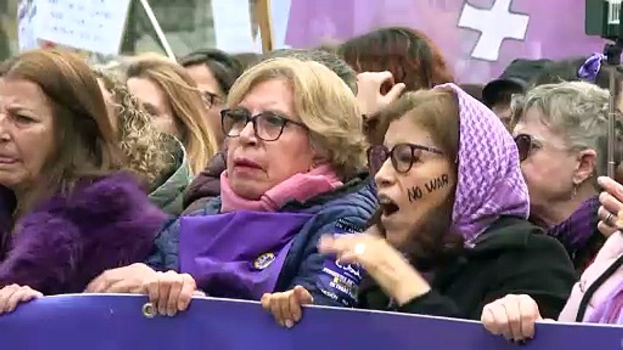 El feminismo clama en toda España por el 'No a la guerra' sin olvidar la lucha por la igualdad