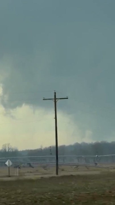 Michigan tornadoes caught on video