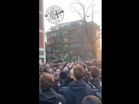 Verso Milan-Inter, si scaldano gli animi: cori fuori San Siro | Video
