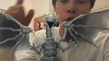 Présentation de mon gunpla dragon blanc aux yeux bleu!
