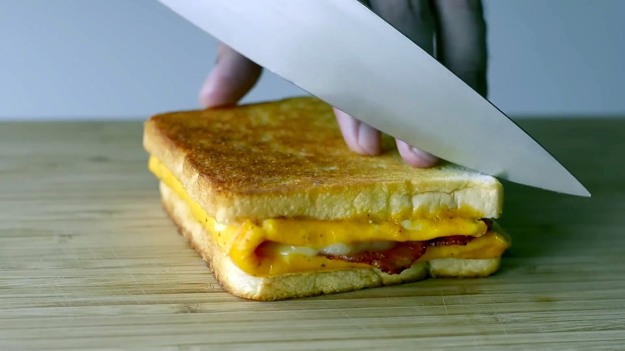 BREAKFAST EGG SANDWICH HACK  Crispy One Pan Egg Toast_1080p