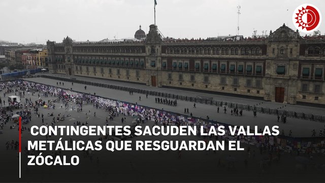 Contingentes sacuden las vallas metálicas que resguardan el Zócalo