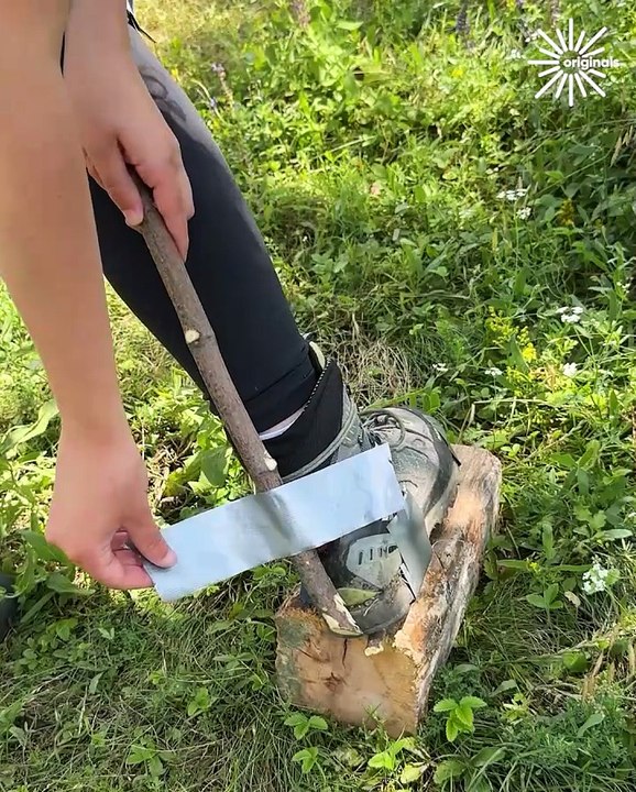 A great idea for making waterproof shoes with duct tape! 👌🏞️