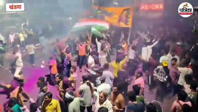 आइसीसी टी-20 वल्र्ड कप... भारत की जीत के साथ तिरंगा लहराते हुए सडक़ों पर उमड़े क्रिकेटप्रेमी